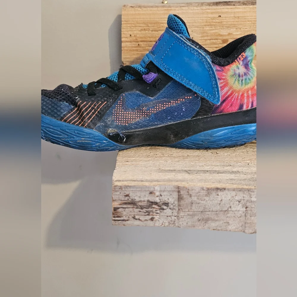 FREE W ANY PURCHASE OVER $8 Nike Kyrie Flytrap 5 Tie Dye Youth Boys Size 1